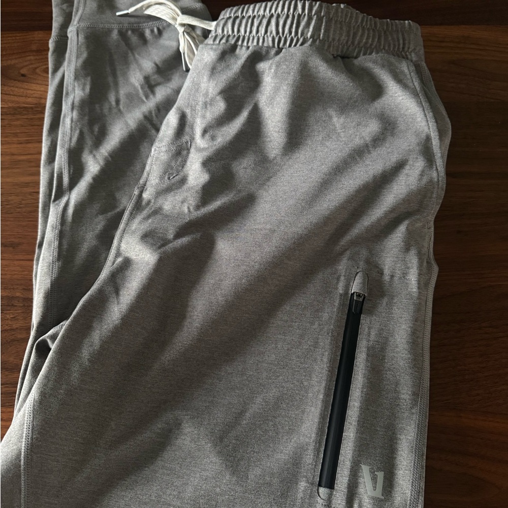 Vuori Sunday Gray Men's Jogger Sweatpants with Zipper Pocket